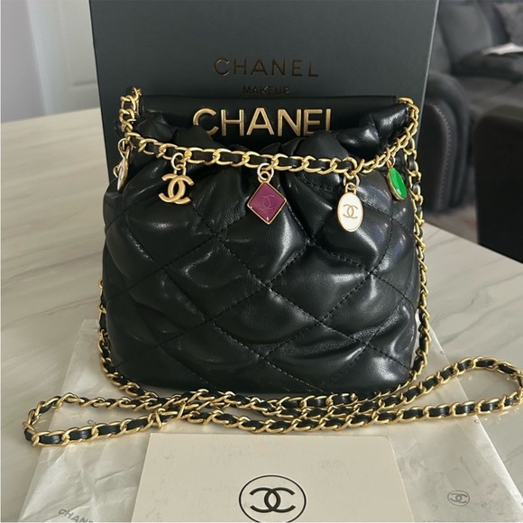 Chanel Vip Black Quilted Leather Chain Bag - Picture 6 of 16